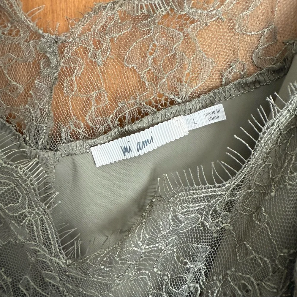 Elegant Lace Trim‎  Top - Picture 4 of 4